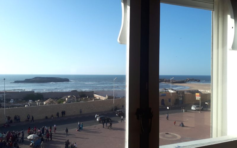 Appartement en vente a quelques pats de la medina avec vue sur mer