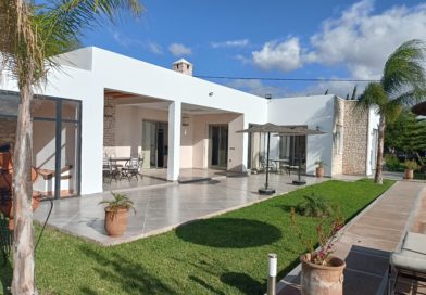 Location villa avec piscine 4 chambres.